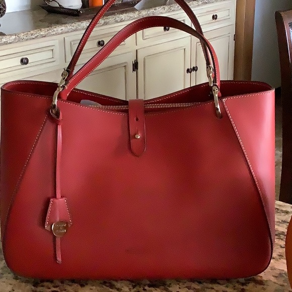 Dooney & Bourke Handbags - Gorgeous Camilla Dooney & Bourke ❤️❤️❤️Purse